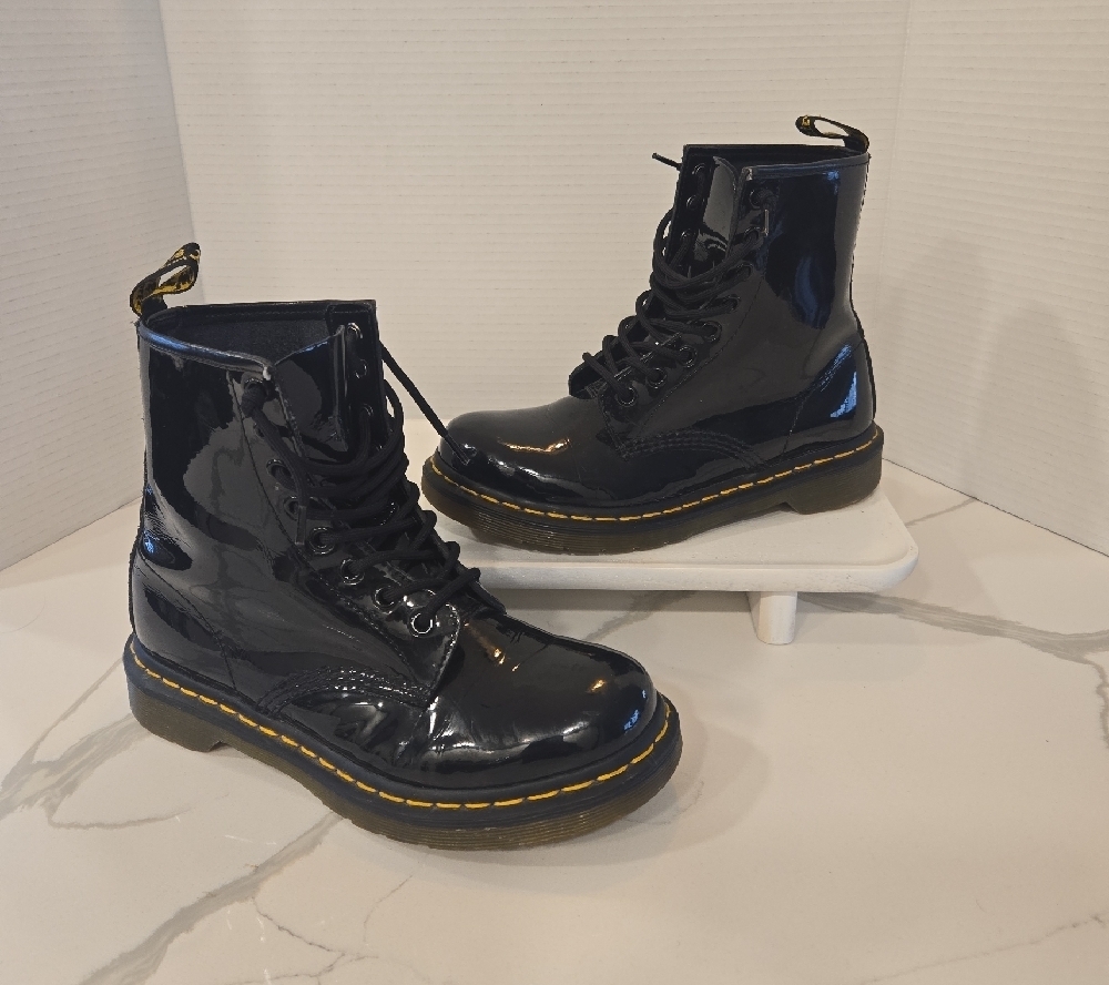 Dr. Martens Womens Black Patent Leather Combat Boots Size 7